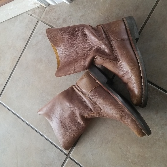 Roots Boots - Picture 2 of 5